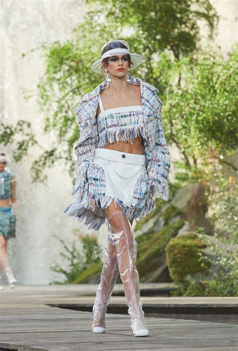 chanel spring ready to wear 2018|Chanel runway collection.